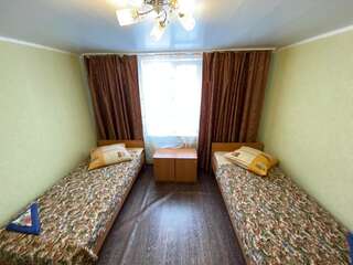 Гостиница Луна Братск Двухместный номер эконом-класса с 2 отдельными кроватями-2
